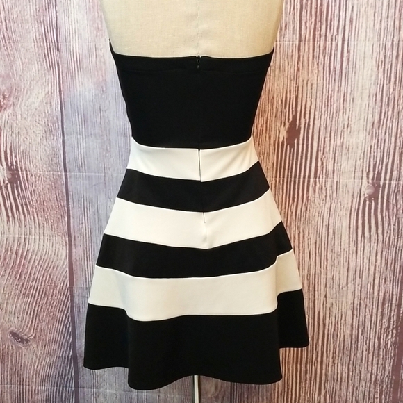 *LAST CHANCE!* Mystic Brand Black & White Strapless Dress Size Small - Picture 2 of 5